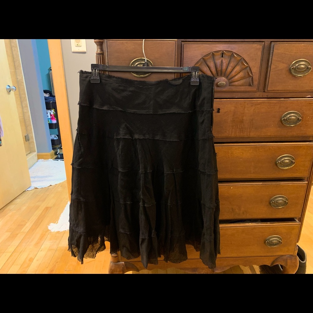 Size 14 flair skirt.  Knee length.  Flattering on.  Runs at typical size 14.
